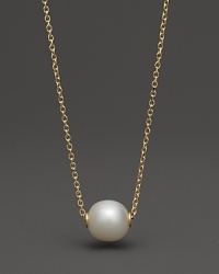 Cultured freshwater pearl necklace in yellow gold. Cultured freshwater pearl necklace in yellow gold.