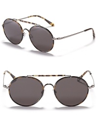 These thin round sunglasses give a nod to the 60s and 70s with style. These thin round sunglasses give a nod to the 60s and 70s with style.