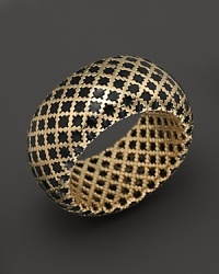 An intricate lattice design in 18K yellow gold is hand-detailed with enamel on Gucci's Diamantissima ring. An intricate lattice design in 18K yellow gold is hand-detailed with enamel on Gucci's Diamantissima ring.