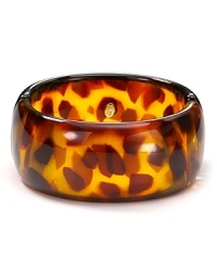 Make a modern meets Mod statement with this tortoise shell cuff from Kenneth Jay Lane, crafted of resin with a hinged closure. Make a modern meets Mod statement with this tortoise shell cuff from Kenneth Jay Lane, crafted of resin with a hinged closure.