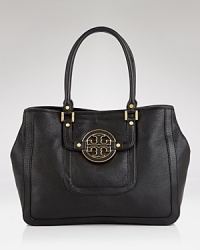 The perfect day bag can go anywhere, anytime. This can't-live-without-it style from Tory Burch flaunts a classic look, richly crafted leather, and the NYC label's much-coveted logo plaque. The perfect day bag can go anywhere, anytime. This can't-live-without-it style from Tory Burch flaunts a classic look, richly crafted leather, and the NYC label's much-coveted logo plaque.