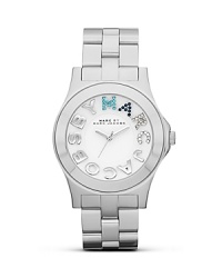 Give your hourly look a hit of MARC BY MARC JACOBS' style with this plated metal watch, crafted of stainless steel and accented by bold logo detailing.