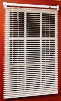 Magne 40-Inch Vinyl Mini Blind with 1-Inch Slats and 25-Inch Width, 40-Inch Drop Magne 40-Inch Vinyl Mini Blind with 1-Inch Slats and 25-Inch Width, 40-Inch Drop