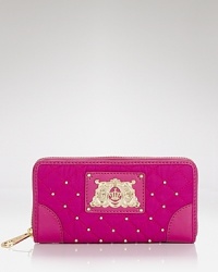 The perfect mix of glamour and on-duty functionality, this Juicy Couture wallet is dressed up in coolly quilted nylon with a smattering of studs. The perfect mix of glamour and on-duty functionality, this Juicy Couture wallet is dressed up in coolly quilted nylon with a smattering of studs.