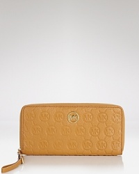 Everyday style proves effortless with this leather wallet from MICHAEL Michael Kors. This piece boasts multiple compartments for essential-organizing practicality. Everyday style proves effortless with this leather wallet from MICHAEL Michael Kors. This piece boasts multiple compartments for essential-organizing practicality.