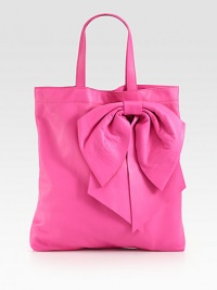 A classic style with a feminine design in supple leather accented with a large bow.Double top handles, 6 dropMagnetic snap closureOne zip pouch13½W X 13½H X 2DMade in Italy A classic style with a feminine design in supple leather accented with a large bow.Double top handles, 6 dropMagnetic snap closureOne zip pouch13½W X 13½H X 2DMade in Italy