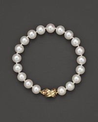 Cultured, freshwater pearl bracelet. Cultured, freshwater pearl bracelet.