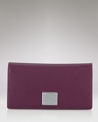 A sleek, chic choice, this Lauren Ralph Lauren is built from rich leather and flaunts an organized interior with a slew of card and bill-holding pockets. A sleek, chic choice, this Lauren Ralph Lauren is built from rich leather and flaunts an organized interior with a slew of card and bill-holding pockets.
