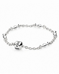 PANDORA's perfectly balanced sterling silver chain bracelet accommodates up to five of your favorite clips. PANDORA's perfectly balanced sterling silver chain bracelet accommodates up to five of your favorite clips.