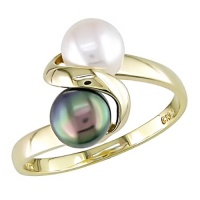 10K Yellow Gold Black and 5-6mm White Cultured Freshwater Pearl Ring 10K Yellow Gold Black and 5-6mm White Cultured Freshwater Pearl Ring