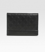 A slim-line design that fits smoothly into an inner blazer pocket in superior calfskin leather with embossed logo detail. Four credit card slots 4 X 3H Made in Italy