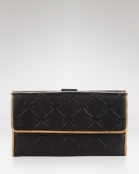 Effortlessly blending style and functionality, this Longchamp wallet is a polished pick up, crafted of leather and secured with a simple snap closure which opens to a well-organized interior. Effortlessly blending style and functionality, this Longchamp wallet is a polished pick up, crafted of leather and secured with a simple snap closure which opens to a well-organized interior.