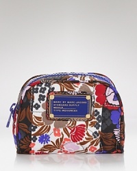 Hit print with this cosmetics case from MARC BY MARC JACOBS, splashed in a bold motif and accented with a logo plaque. Hit print with this cosmetics case from MARC BY MARC JACOBS, splashed in a bold motif and accented with a logo plaque.