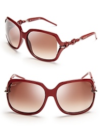 Eye-catching, chain-link stems give a fresh feel to Gucci's classic square shades. Eye-catching, chain-link stems give a fresh feel to Gucci's classic square shades.