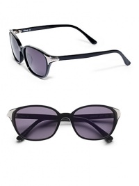 THE LOOKCat-eye's silhouetteAcetate framesMetal logo at templesUV protectionSignature case includedTHE COLORBlack frames with grey lensesORIGINMade in France