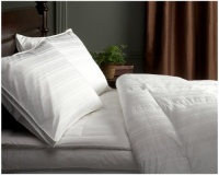 Pinzon Pyrenees Hypoallergenic Medium Warmth White Down Full/Queen Comforter Pinzon Pyrenees Hypoallergenic Medium Warmth White Down Full/Queen Comforter