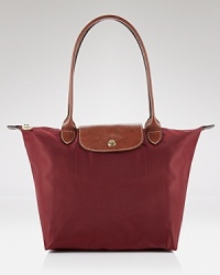 Not too big, not too small, Longchamp's shoulder bag is just right for everyday. Not too big, not too small, Longchamp's shoulder bag is just right for everyday.