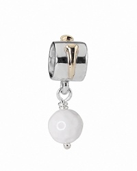 PANDORA's sophisticated golf charm features 14K gold tee motifs and an eye-catching white agate ball. PANDORA's sophisticated golf charm features 14K gold tee motifs and an eye-catching white agate ball.