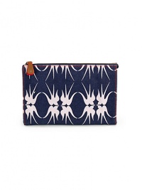 THE LOOKRectangular shapeContrasting signature bird print, alloverTop zip closureTHE MEASUREMENT9½W X 6½H X 3½DTHE MATERIALCoated canvas/leather trimPrinted nylon liningORIGINImported THE LOOKRectangular shapeContrasting signature bird print, alloverTop zip closureTHE MEASUREMENT9½W X 6½H X 3½DTHE MATERIALCoated canvas/leather trimPrinted nylon liningORIGINImported