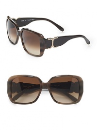 THE LOOKRectangular silhouetteAcetate framesMetal buckle logo detail at templeUV protectionSignature case includedTHE COLORBrown frames with brown gradient lensesORIGINMade in France THE LOOKRectangular silhouetteAcetate framesMetal buckle logo detail at templeUV protectionSignature case includedTHE COLORBrown frames with brown gradient lensesORIGINMade in France