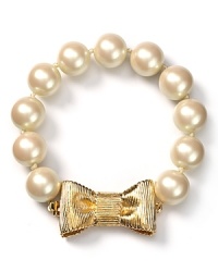 Wrap up everyday looks in classic fashion with kate spade new york's bow-bedecked bracelet. Wear the punchy pearls to make bare wrists appear more presentable.