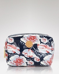 The beauty bag goes uptown with this style from Tory Burch. Crafted from durable coated poplin and splashed in the brand's prep-right prints. The beauty bag goes uptown with this style from Tory Burch. Crafted from durable coated poplin and splashed in the brand's prep-right prints.