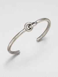 A minimalist design in antique-finished silvertone. Antique-finished silvertone brassSlip-on styleImported A minimalist design in antique-finished silvertone. Antique-finished silvertone brassSlip-on styleImported