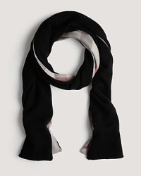Soft cashmere with a signature Burberry check exterior. Soft cashmere with a signature Burberry check exterior.