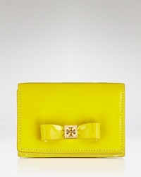 Petite in size, this Tory Burch card case comes dressed up in a bow and finished in pretty patent leather. Petite in size, this Tory Burch card case comes dressed up in a bow and finished in pretty patent leather.