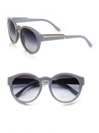 A classic style that is a quintessentially signature design in lightweight plastic. Available in black with grey gradient lens, havana with brown gradient lens or dark grey with grey gradient lens. Logo temples100% UV protectionMade in Italy A classic style that is a quintessentially signature design in lightweight plastic. Available in black with grey gradient lens, havana with brown gradient lens or dark grey with grey gradient lens. Logo temples100% UV protectionMade in Italy