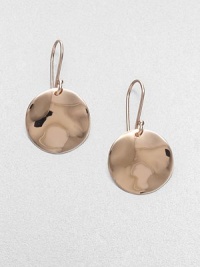 A simple and classic style featuring wavy discs in sterling silver and 18k gold, finished in the warm glow of 18k rose goldplating. Sterling silver and 18k gold with 18k rose goldplatingDrop, about 1.1Hook backImported 