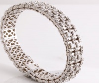 Brand New ROBERTO COIN 18k White Gold and 15 Carat White Diamond Bracelet Brand New ROBERTO COIN 18k White Gold and 15 Carat White Diamond Bracelet