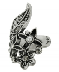 Botanical beauty. A fanciful floral and leaf motif adds a natural element to this GUESS ring. Crafted in silver tone mixed metal, it's embellished with jet epoxy, sparkling glass accents and plastic pearls. Size 7. Botanical beauty. A fanciful floral and leaf motif adds a natural element to this GUESS ring. Crafted in silver tone mixed metal, it's embellished with jet epoxy, sparkling glass accents and plastic pearls. Size 7.