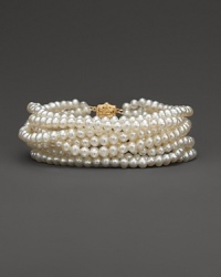 Freshwater pearl bracelet with clasp closure. Freshwater pearl bracelet with clasp closure.