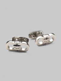 Palladio signature links in lush silver finish. About ¾ Made in Italy Palladio signature links in lush silver finish. About ¾ Made in Italy