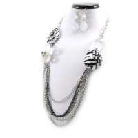 Necklace set 'french touch' Sissi silver plated white. Necklace set 'french touch' Sissi silver plated white.