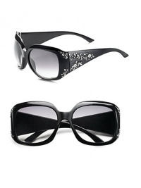 Glam acetate frames embellished with floral crystal design at temple. Available in black with grey gradient lens.100% UV protection Made in Italy Glam acetate frames embellished with floral crystal design at temple. Available in black with grey gradient lens.100% UV protection Made in Italy