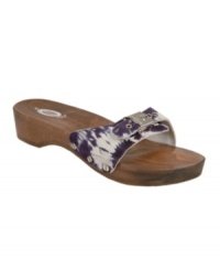 The Dr. Scholls Orignal Wood Exercise Sandals are poised for a big comeback with their beloved comfort sole, adjustable buckle strap and brand new fashion finishes. The Dr. Scholls Orignal Wood Exercise Sandals are poised for a big comeback with their beloved comfort sole, adjustable buckle strap and brand new fashion finishes.