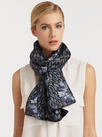 This luxurious silk style features a pretty floral print on one side and a matching solid color on the other for a truly elegant design. SilkAbout 10 X 71Dry cleanMade in Italy This luxurious silk style features a pretty floral print on one side and a matching solid color on the other for a truly elegant design. SilkAbout 10 X 71Dry cleanMade in Italy