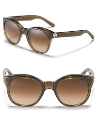 The Tory Burch take on wayfarer frames: chic, shapely and sure to please. The Tory Burch take on wayfarer frames: chic, shapely and sure to please.