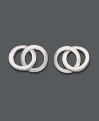 Eternally stylish in shapely design. Giani Bernini's chic interlocking circle stud earrings feature a polished sterling silver setting. Approximate diameter: 1/16 inch. Eternally stylish in shapely design. Giani Bernini's chic interlocking circle stud earrings feature a polished sterling silver setting. Approximate diameter: 1/16 inch.