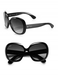 A round, sophisticated nylon frame fashioned after an American style icon. Available in black with grey gradient lens.Logo temples100% UV protectionMade in Italy A round, sophisticated nylon frame fashioned after an American style icon. Available in black with grey gradient lens.Logo temples100% UV protectionMade in Italy