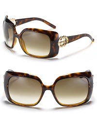 These cool and sophisticated square-shaped frames feature interlocking G's at the temples. These cool and sophisticated square-shaped frames feature interlocking G's at the temples.