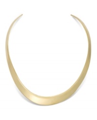 Traditionally stylish. Always a classic, Giani Bernini's polished collar necklace comes in 24k gold over sterling silver. Approximate length: 18 inches. Traditionally stylish. Always a classic, Giani Bernini's polished collar necklace comes in 24k gold over sterling silver. Approximate length: 18 inches.