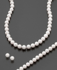 Classic elegance with an uptown twist. This set includes: necklace (17-3/4 - 18), bracelet (7-1/4 - 7-1/2) and earrings (7.5mm - 8mm). Classic elegance with an uptown twist. This set includes: necklace (17-3/4 - 18), bracelet (7-1/4 - 7-1/2) and earrings (7.5mm - 8mm).