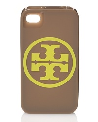 Hit print with this hardshell iPhone case from Tory Burch. Splashed with the brand's logo, it will ensure your technology is always top of the trends. Hit print with this hardshell iPhone case from Tory Burch. Splashed with the brand's logo, it will ensure your technology is always top of the trends.