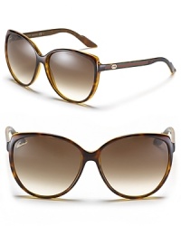 Cat eye sunglasses in a glamorous silhouette by Gucci - a must-have. Cat eye sunglasses in a glamorous silhouette by Gucci - a must-have.